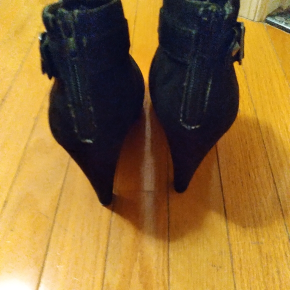 G BY GUESS black heels EUC - Picture 3 of 5